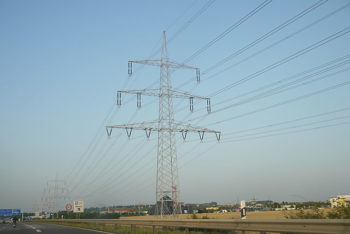 China powers up world's biggest ultra-high voltage line
